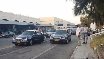 Μέχρι και 112 άδειες για πολυθέσια ταξί στη Ρόδο