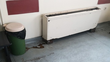 Η είσοδος του Νοσοκομείου Ρόδου και άλλα σημεία χρειάζονται άμεσα συντήρηση