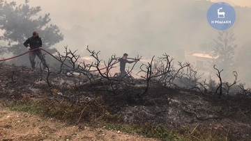 Επικίνδυνη φωτιά κατέκαψε δεκάδες στρέμματα έβαλε σε τεράστιο κίνδυνο το νησί μας