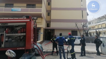 Φωτιά σε κλιμακοστάσιο πολυκατοικίας στην πόλη της Ρόδου