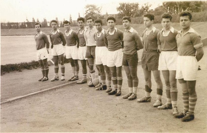 Η ομάδα του Πεισίροδου, με τον Βασίλη Ασπράκη τελευταίο από δεξιά