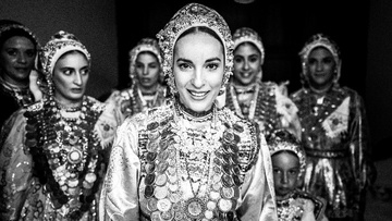 Ο φωτογράφος Γιώργος Τατάκης αποτυπώνει τις παραδοσιακές φορεσιές των Δωδεκανήσων