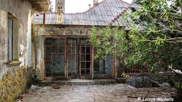 Σε λίγο θα καταρρεύσει ολοκληρωτικά η “Villa de Vecchi”