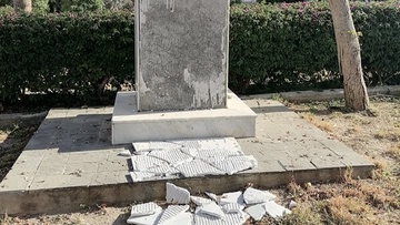 Διέλυσαν το μάρμαρο της προτομής της Κυράς της Ρω