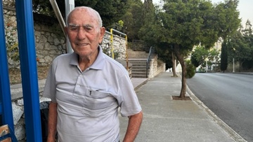 «Τη ζωή την έστυψα σαν την πέτρα.  Και το τελευταίο ζουμάκι, το ‘βγαλα…»!