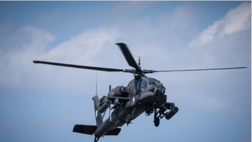 Ελικόπτερο Apache που είχε προορισμό την Κω έκανε αναγκαστική προσγείωση σε παραλία της Εύβοιας 