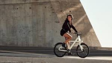 Ενισχύεται η ηλεκτροκίνηση στη Ρόδο με ένα ολοκληρωμένο σύστημα μίσθωσης ηλεκτρικών ποδηλάτων