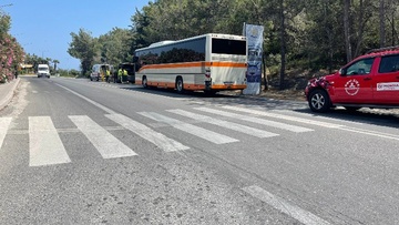 Τροχαίο ατύχημα επιβατικού λεωφορείου  με στρατιωτικό όχημα στη Ρόδου - Καλλιθέας