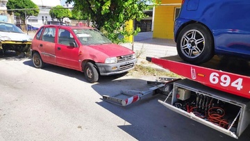 Απομακρύνονται από τους δρόμους της Ρόδου εγκαταλελειμμένα αυτοκίνητα
