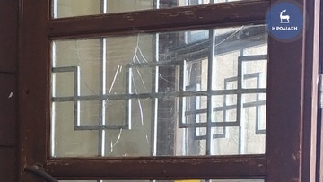 Ρόδος: 26χρονος υπό την επήρεια αλκοολ προκάλεσε φθορές στην είσοδο του δικαστικού Μεγάρου