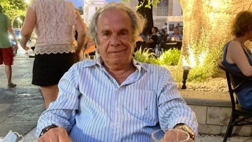 Στη Ρόδο, που ερχόταν η Μαρινέλλα να τραγουδήσει, κι ο Καφάσης τραγούδαγε το «γέλα κυρία μου, γέλα καλή μου...»! 