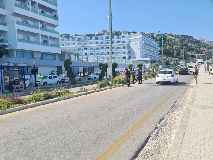 Στο σημείο αυτό έχασε τη ζωή του ο 24χρονος οδηγός της μηχανής βυθίζοντας στο πένθος την οικογένεια, τους συγγενείς και τους φίλους του