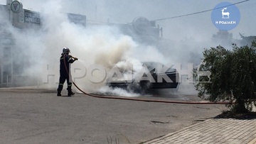 Αυτοκίνητο τυλίχθηκε στις φλόγες κοντά στη διασταύρωση Κοσκινού