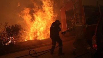 Η Αττική ζει ξανά τον πύρινο εφιάλτη! Συγκλονιστικές στιγμές - Έχουν εκκενωθεί Ντράφι, Ανθούσα, Διώνη και Δασαμάρι