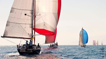 Στιγμές χαλάρωσης των ιστιοπλόων του Rodos Cup στην Τήλο