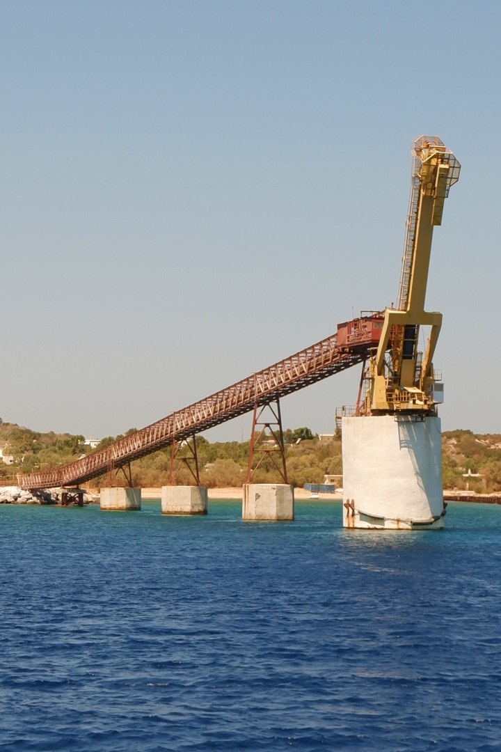 Η πρώτη εικόνα είναι πολύ ενδεικτική: το Γυαλί Νισύρου δεν είναι ένα κοινότυπο νησί, ούτε υπόσχεται κοινότυπες ανακαλύψεις