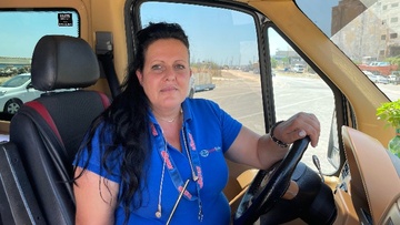 «Έχει δυσκολίες η ζωή πίσω από το τιμόνι, αλλά την αγαπώ τη δουλειά μου»