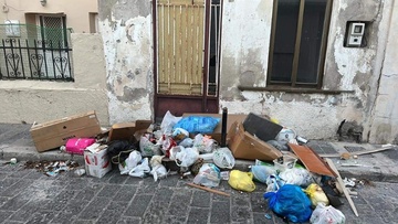 Εξοργισμένος ο αντιδήμαρχος Καθαριότητας Νίκος Καραμαρίτης με τις εικόνες που αντίκρισε σε συνοικία της Ρόδου