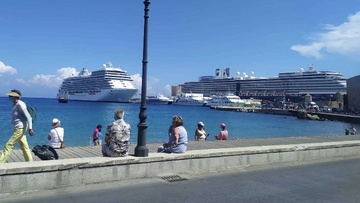 50.000 τουρίστες ήρθαν στη Ρόδο τον Αύγουστο με κρουαζιερόπλοιο