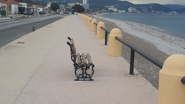 Παγκάκια τοποθετήθηκαν σε Ζέφυρο και Κρητικά