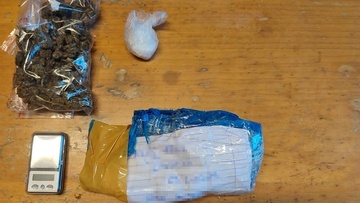 Σύλληψη 20χρονου Ροδίτη - πήγε να παραλάβει δέμα που περιείχε κοκαΐνη και χασίς