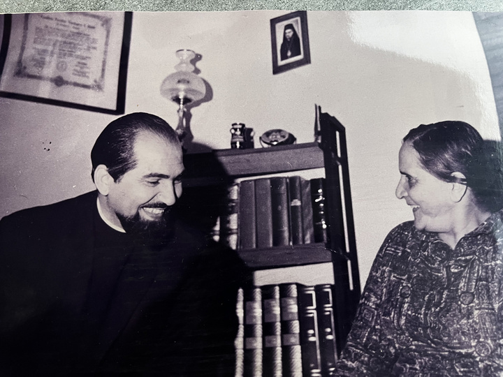Με τη μητέρα του το 1971 στη Νάπολη