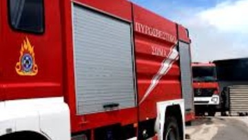 Καίγονται σπίτια στο Ασκληπειό