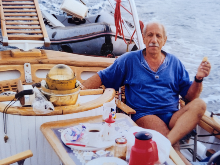 Ο Στέργος Σαββάκης τις εποχές  που με την πορεία του διαφήμιζε τη Ρόδο