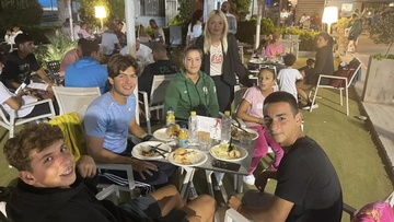 Στιγμές χαλάρωσης από τους αθλητές στο “I.T.F. Junior Rhodes Cup”