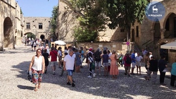 412.000 τουρίστες αφίχθησαν με τσάρτερ τον Σεπτέμβριο στη Ρόδο