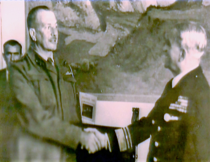 Πάρκερ-Ιωαννίδης, αλληλοσυγχαίρονται με... απόντα τον Καστελλορίζιο δημοσιογράφο Κ. Αμοργιανό