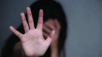 Γονείς θα δικαστούν κατηγορούμενοι για τη σεξουαλική κακοποίηση των παιδιών τους
