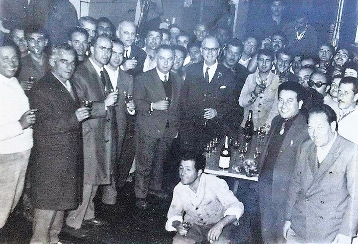 Ο υπουργός Βιομηχανίας Ι. Ζίγδης σε τελετή στην ΚΑΪΡ, με τη Διοίκηση και το προσωπικό της εταιρείας 