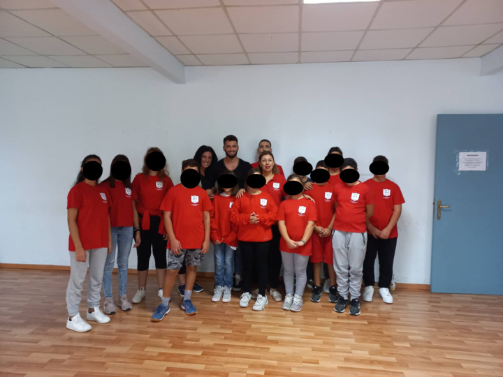 Από τις πρόβες των παιδιών μαζί με τον τραγουδιστή