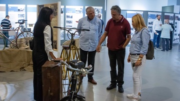 Πολύς κόσμος στα εγκαίνια της έκθεσης ποδηλάτου της Historica