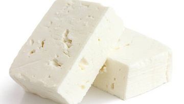 Πρόστιμα σε εστιατόρια που πουλούσαν λευκό τυρί ως φέτα