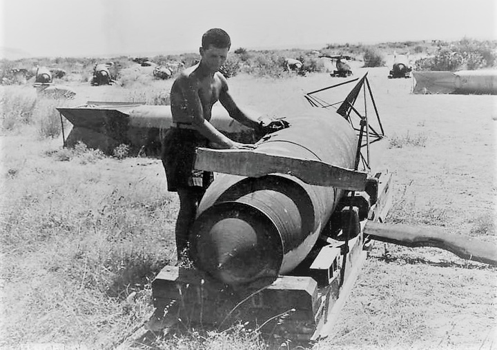1941, Βόμβες κάπου στη Ρόδο