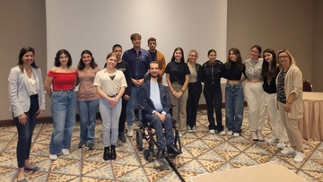 Συνέντευξη του ευρωβουλευτή  κ. Στέλιου Κυμπουρόπουλου στους μαθητές του 4ου ΓΕΛ Ρόδου