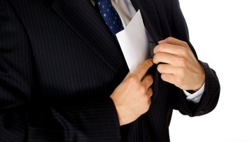 Ρόδος: Ένοχοι με αναστολή δυο εφοριακοί για δωροληψία 