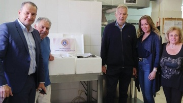 Προσφορά αλιευμάτων στο Συσσίτιο δήμου Ρόδου από τη λέσχη Lions Ρόδου