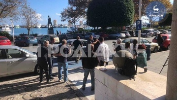 Αντιμέτωπη με την Εισαγγελέα και τον Ανακριτή Ρόδου βρέθηκε πριν από λίγο η 45χρονη δολοφόνος της Ρόδου