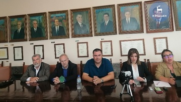 Η Κατερίνα Νοτοπούλου, τομεάρχης Τουρισμού του ΣΥΡΙΖΑ-ΠΣ βρέθηκε χθες στη Ρόδο