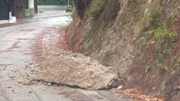 Κλειστός ο δρόμος προς Πεταλούδες λόγω κατολίσθησης