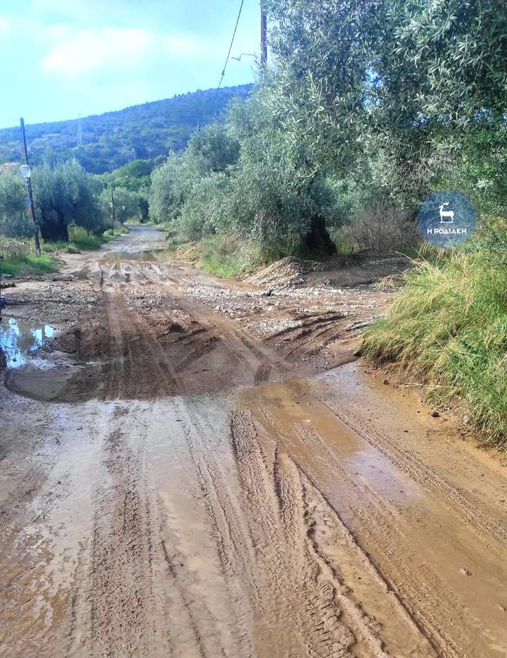 Αδιαπέραστο από τη λάσπη το αγροτικό δίκτυο στο χωριό της Μαλώνας