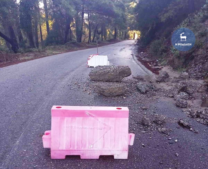 κατολίσθηση στο δρόμο Αρχάγγελος-Μαλώνα