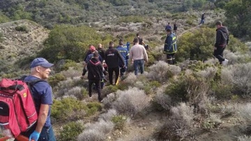 Συμβαίνει τώρα: Κυνηγός έπεσε σε χαράδρα στον Αρχάγγελο 