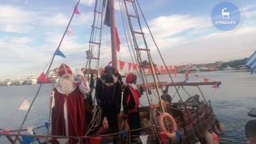 Ο Άγιος Νικόλαος ΄έφθασε (και) φέτος με πλοίο στο Μανδράκι!