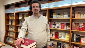 Ο Λευτέρης Καβαλιέρος, μιλά για τα 35 χρόνια της πορείας του στη ζωή και στα βιβλία