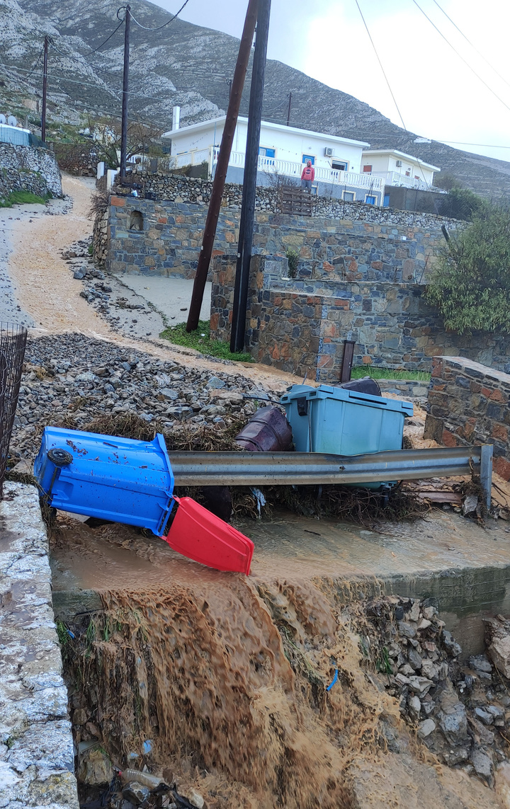 χείμαρροι με φερτά υλικά και ζημιές στο οδικό δίκτυο της Κάσου