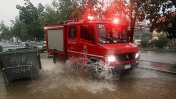 Προβλήματα στην πόλη της Ρόδου προκάλεσε η κακοκαιρία - επί ποδός η Πυροσβεστική Υπηρεσία 